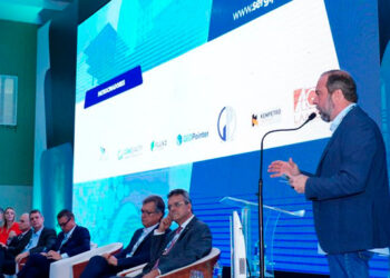 Alexandre Silveira destaca ações e políticas do MME para aumentar a produção de gás no país