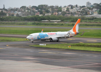 Combustível limpo para avião atrai gigantes do mercado enquanto produção patina