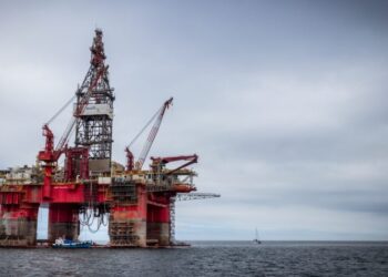 Petróleo cai 1,5% e encerra semana em baixa com temores sobre demanda na China