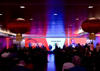 Alexandre Silveira destaca parceria e investimentos da China nos setores de energia e combustíveis do Brasil