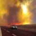 Grande incêndio em canavial atinge região de Ribeirão Preto e causa acidentes em rodovia e queda de energia – veja imagens