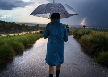 Mais de 500 cidades brasileiras têm alerta de chuva intensa; veja quais