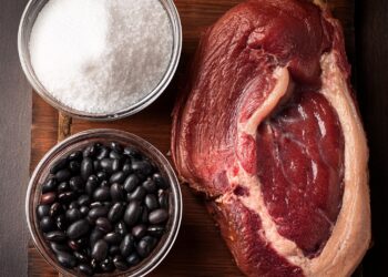 Secas e queimadas deixam alimentos, como açúcar, feijão e carne, mais caros