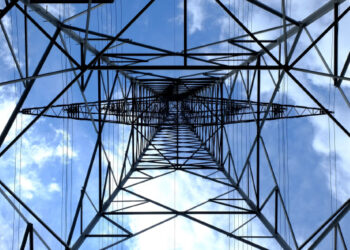 Conta de luz fica ainda mais cara em outubro, com Aneel acionando bandeira vermelha 2