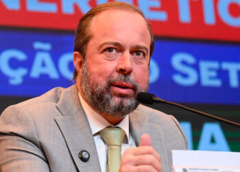 Alexandre Silveira destaca planejamento do MME e descarta retorno do Horário de Verão em 2024