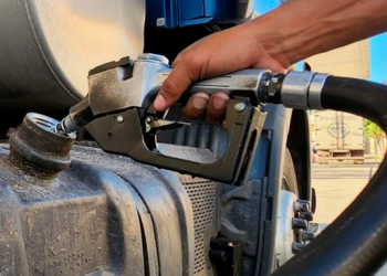 Diesel comum e S-10 aumentam em novembro e atingem preços médios recordes em 2024, afirma Edenred Ticket Log