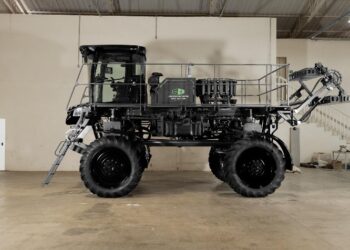 Startup brasileira lança primeira máquina 100% elétrica para reflorestamento