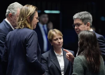 Agro pede mudanças e mercado de carbono tem votação adiada