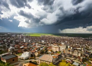 Frente fria atua em duas regiões do país, mas temporais são mais abrangentes