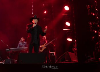 Cantor Chitãozinho dá início à produção de soja