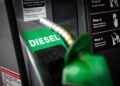 Diesel fica mais barato no país, mas gasolina segue acima do mercado internacional, diz Abicom