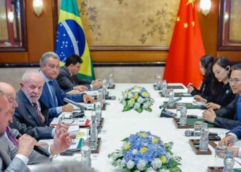 Ministro assina acordo com China sobre energia renovável e tecnologias de baixo carbono