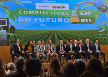 Governo aprova mistura de 30% de etanol na gasolina e prevê queda no preço do combustível