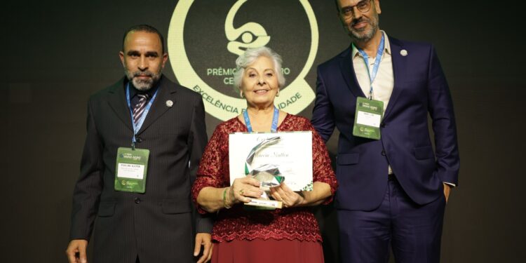 Márcia Mutton é homenageada no 14º Prêmio Visão Agro Centro-Sul na categoria “Personalidades”