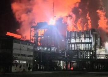 Incêndio atinge destilaria de usina em Novo Horizonte (SP)