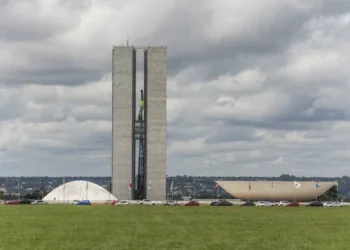 Parlamentares pedem aprovação de projetos que endurecem fiscalização no setor de combustíveis