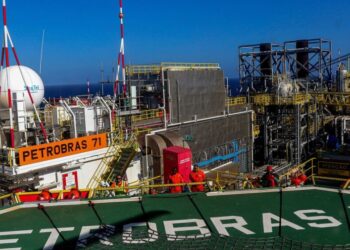 Brasil bate marca diária de 5 milhões de barris de petróleo e gás pela primeira vez
