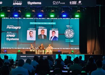 Painel sobre políticas públicas discute os caminhos para fortalecer a indústria brasileira