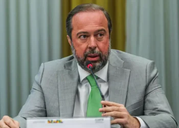 Fundo de transição energética deve receber recursos do petróleo e da mineração, diz MME