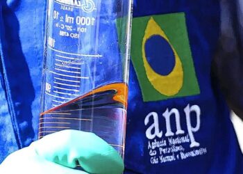 Processo que poderia cancelar funcionamento da Refit está há um mês parado na ANP