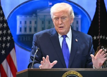 Diante de juízes da Suprema Corte, Trump critica sentença “muito infeliz” sobre tarifas