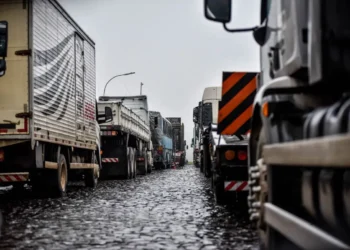 Sob pressão, governo anuncia hoje medidas para deter greve de caminhoneiros