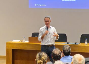 Brasil poderia ser 12% mais rico com reforma tributária, aponta especialista