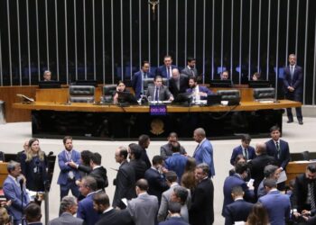 Câmara aprova projeto que reajusta multa por adulteração de combustíveis