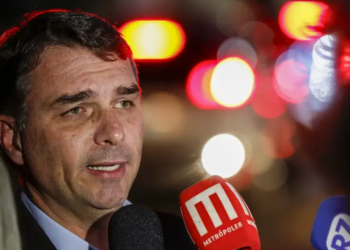 Na Agrishow, Flávio Bolsonaro diz que agro é tratado pelo governo “como lixo”