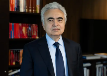 Emissões de metano de combustíveis fósseis permanecem em níveis elevados, diz IEA
