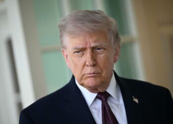 Trump diz que Estados Unidos pretendem assumir controle do petróleo e gás do Irã
