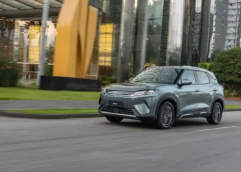BYD aposta em híbridos flex e coloca etanol no centro da estratégia de eletrificação no Brasil