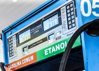 “Gasolina sabor etanol”: Mistura se aproxima de patamar perigoso, alerta Pecege