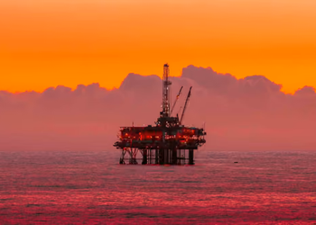 Petróleo recua com diálogo entre Irã e Catar e liberação de estoques do G7